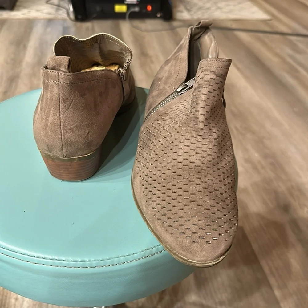 Torrid women ankle boots. Taupe, perforated, Size 11 - Picture 11 of 13